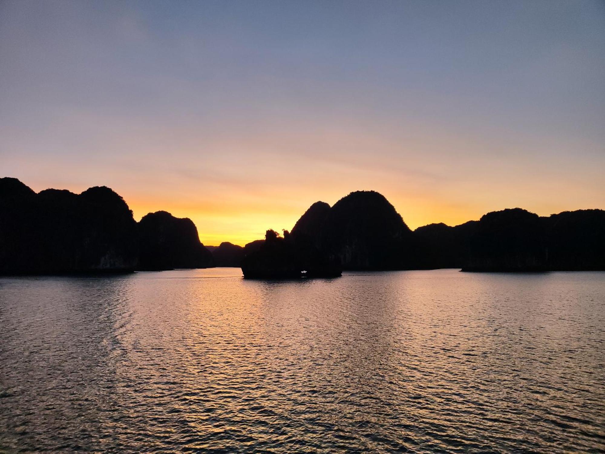 Venezia Cruises Hotel Ha Long Exterior photo