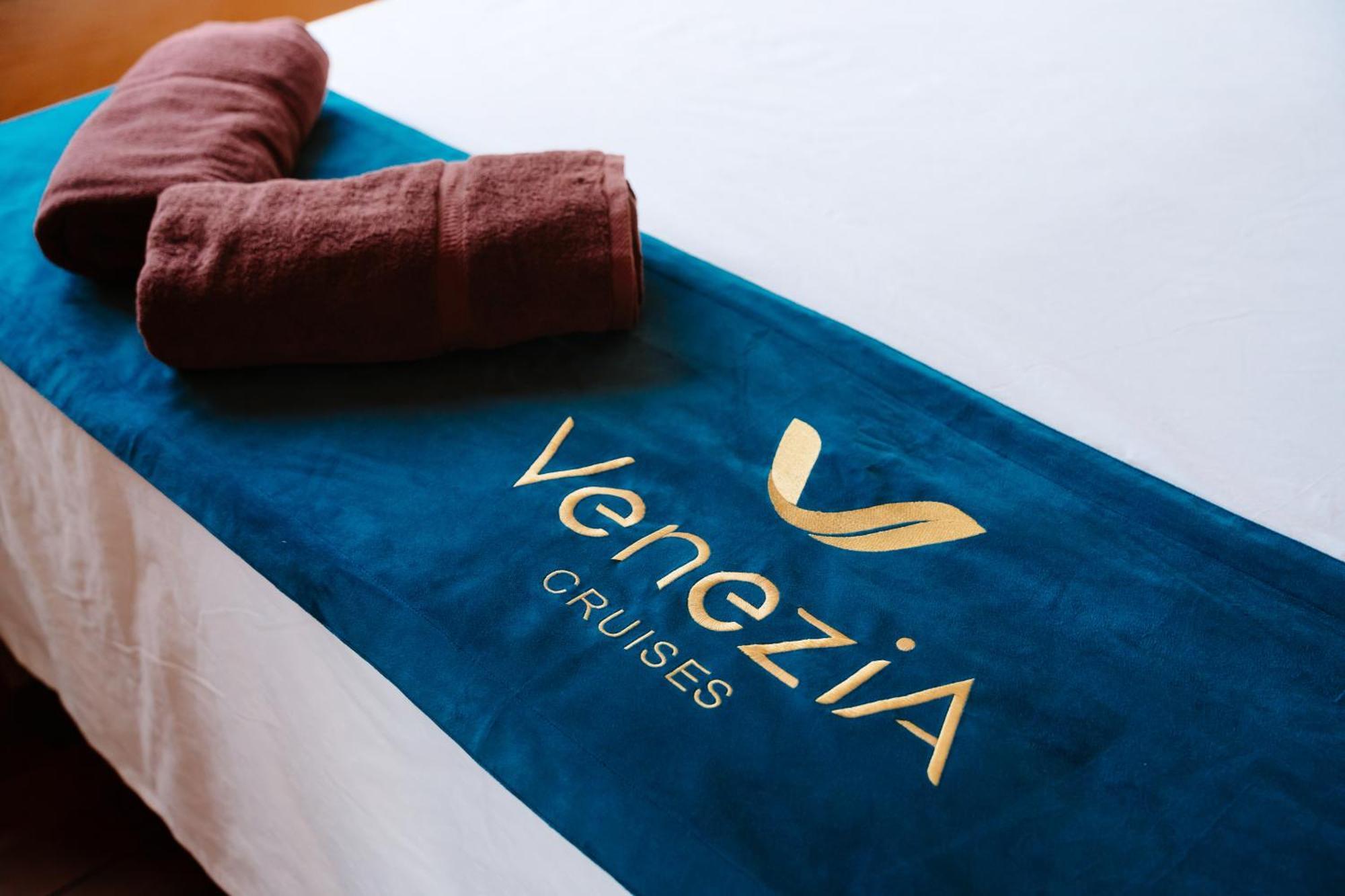 Venezia Cruises Hotel Ha Long Exterior photo