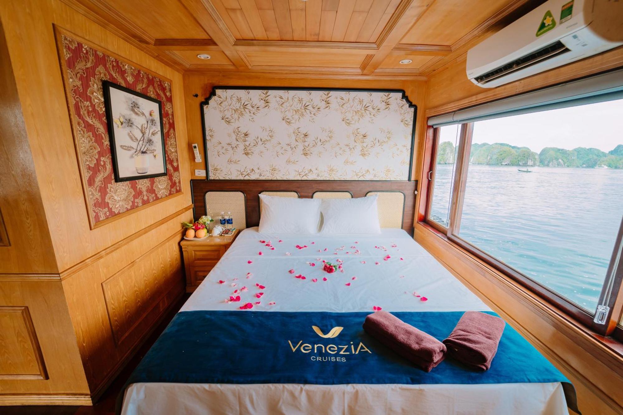 Venezia Cruises Hotel Ha Long Exterior photo
