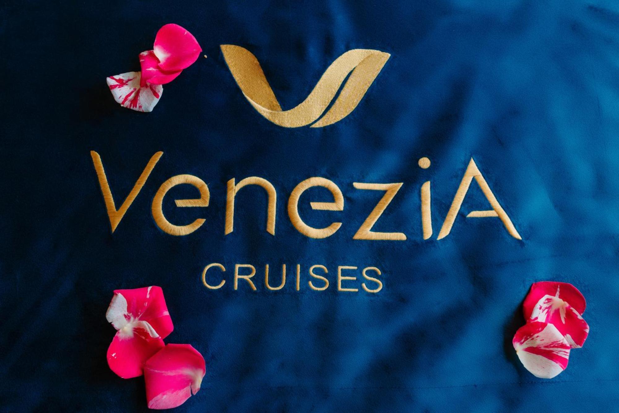 Venezia Cruises Hotel Ha Long Exterior photo