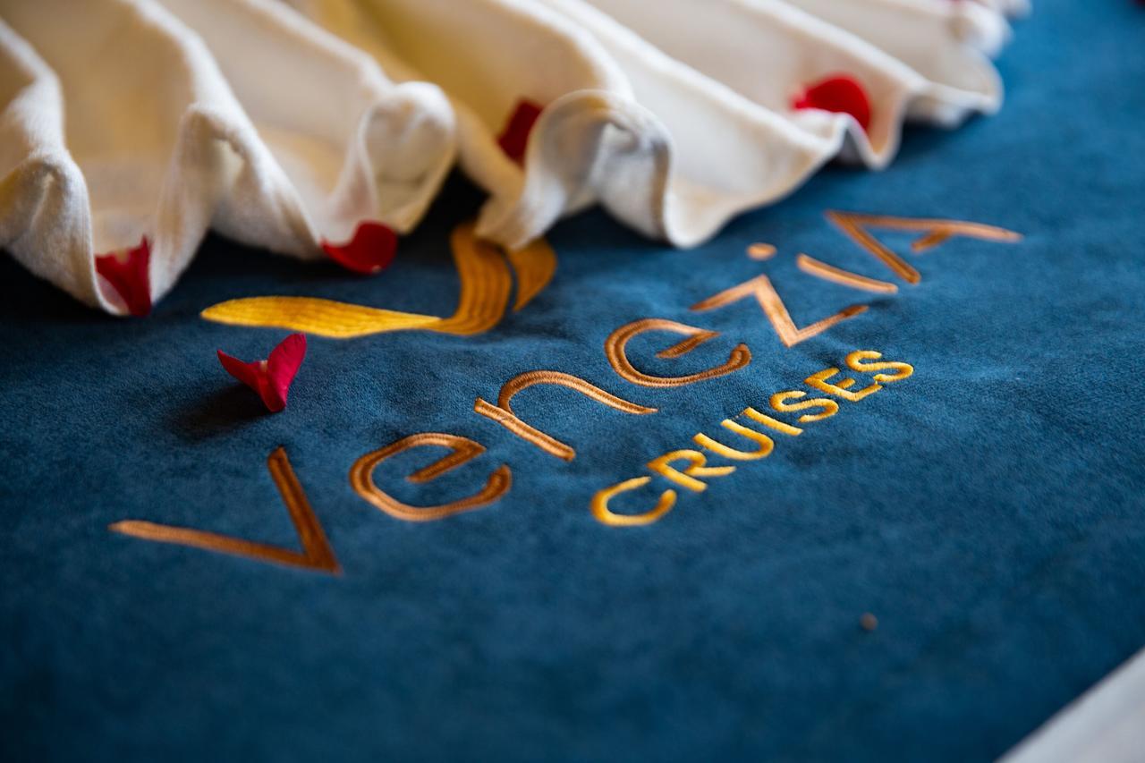Venezia Cruises Hotel Ha Long Exterior photo